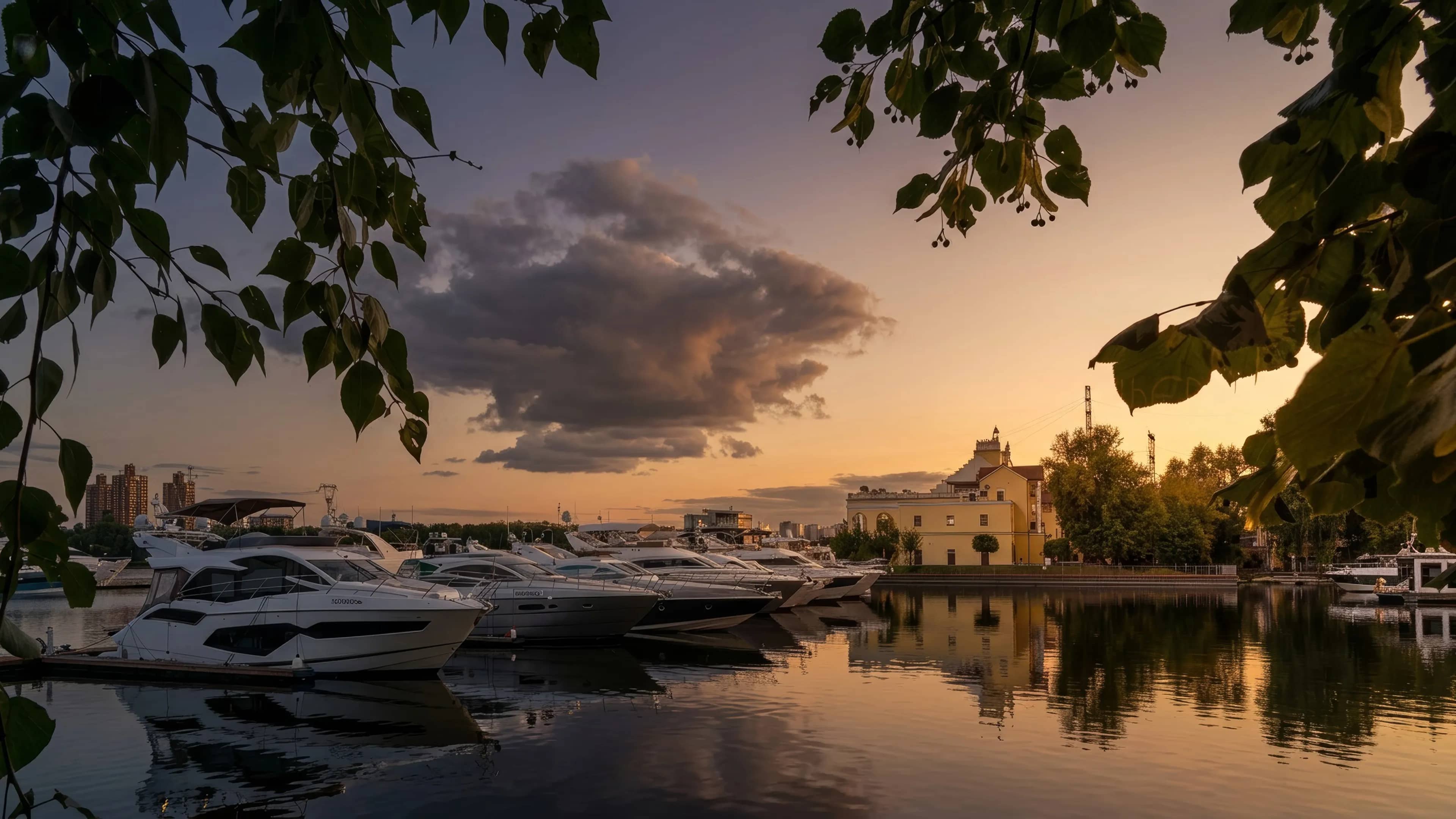 Яхт-клуб Royal Yacht Club